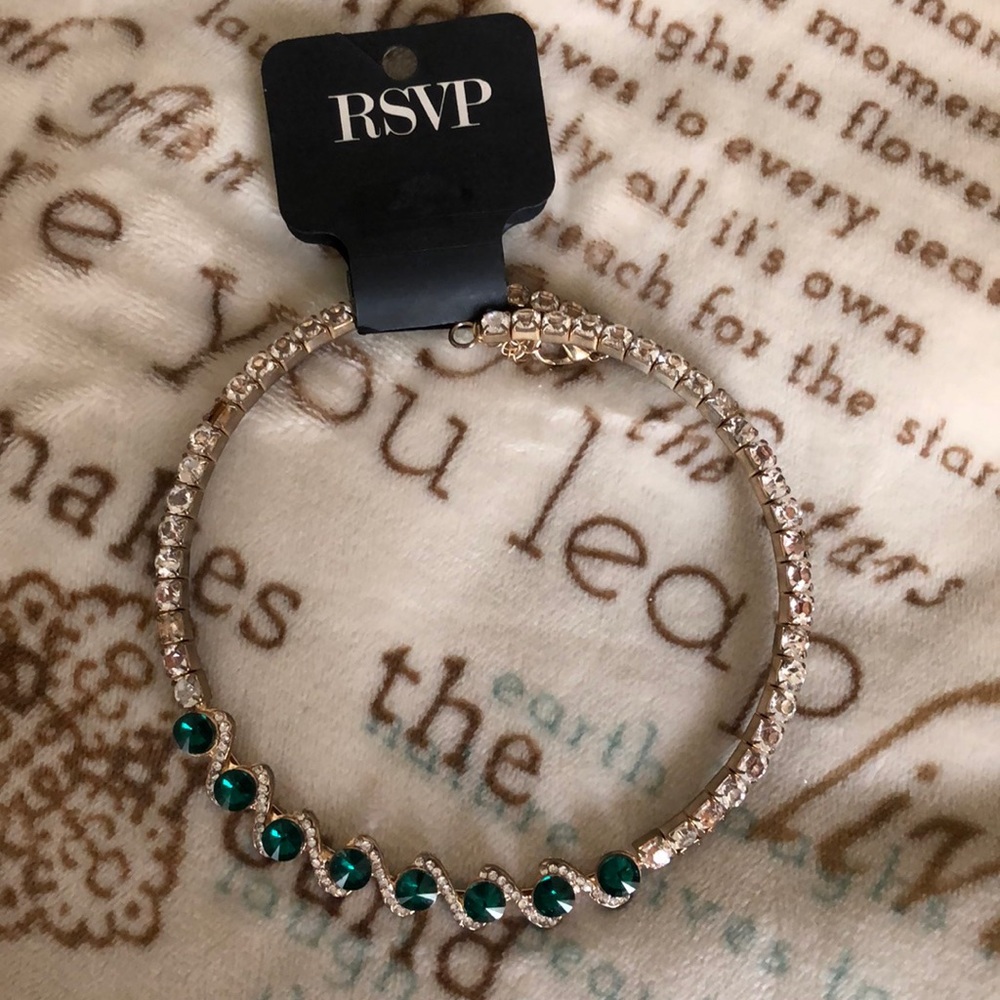 Beautiful necklace with green gems